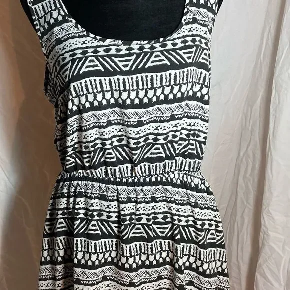 SOLD. Forever 21 Black & White Boho Style Night Out Dress Size Large - Picture 3 of 12